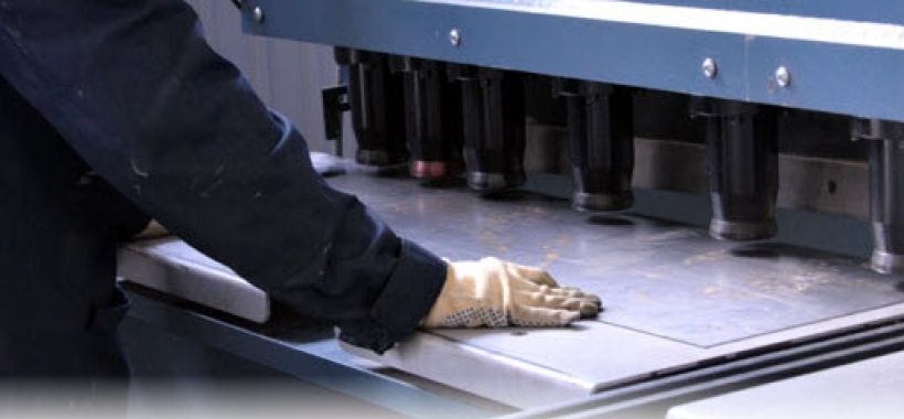 Гильотинная рубка металла 